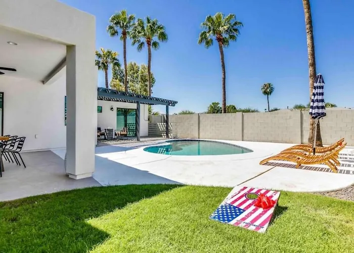 Luxurious Old Town Remodel W Heated Pool Holiday home