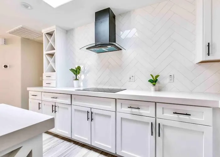Luxurious Old Town Remodel W Heated Pool Holiday home *