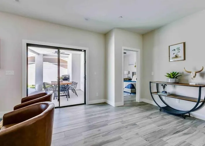 Luxurious Old Town Remodel W Heated Pool *