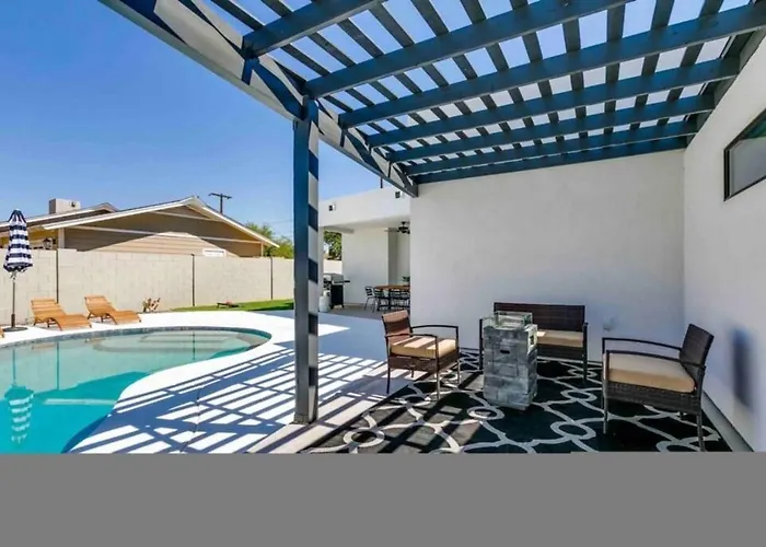 Luxurious Old Town Remodel W Heated Pool Holiday home *