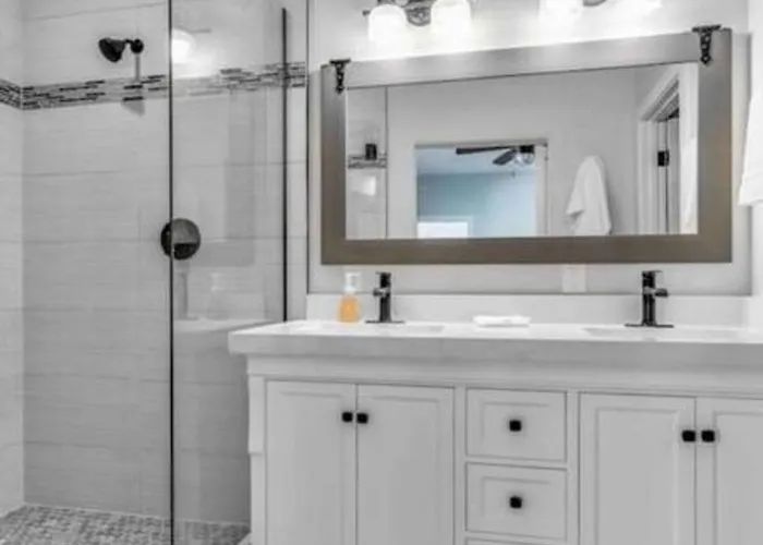 Luxurious Old Town Remodel W Heated Pool