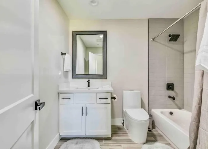 Luxurious Old Town Remodel W Heated Pool Holiday home Scottsdale