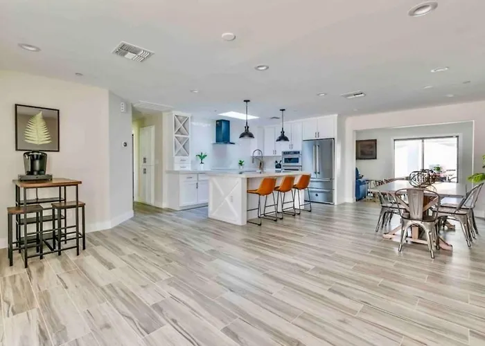 Luxurious Old Town Remodel W Heated Pool