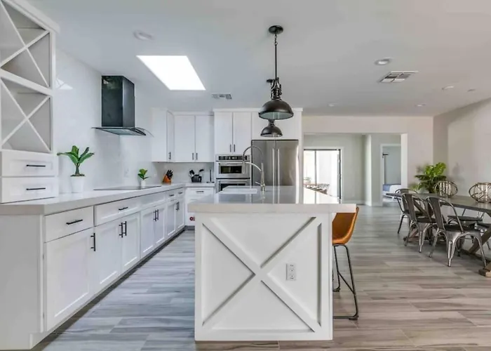 Luxurious Old Town Remodel W Heated Pool Holiday home